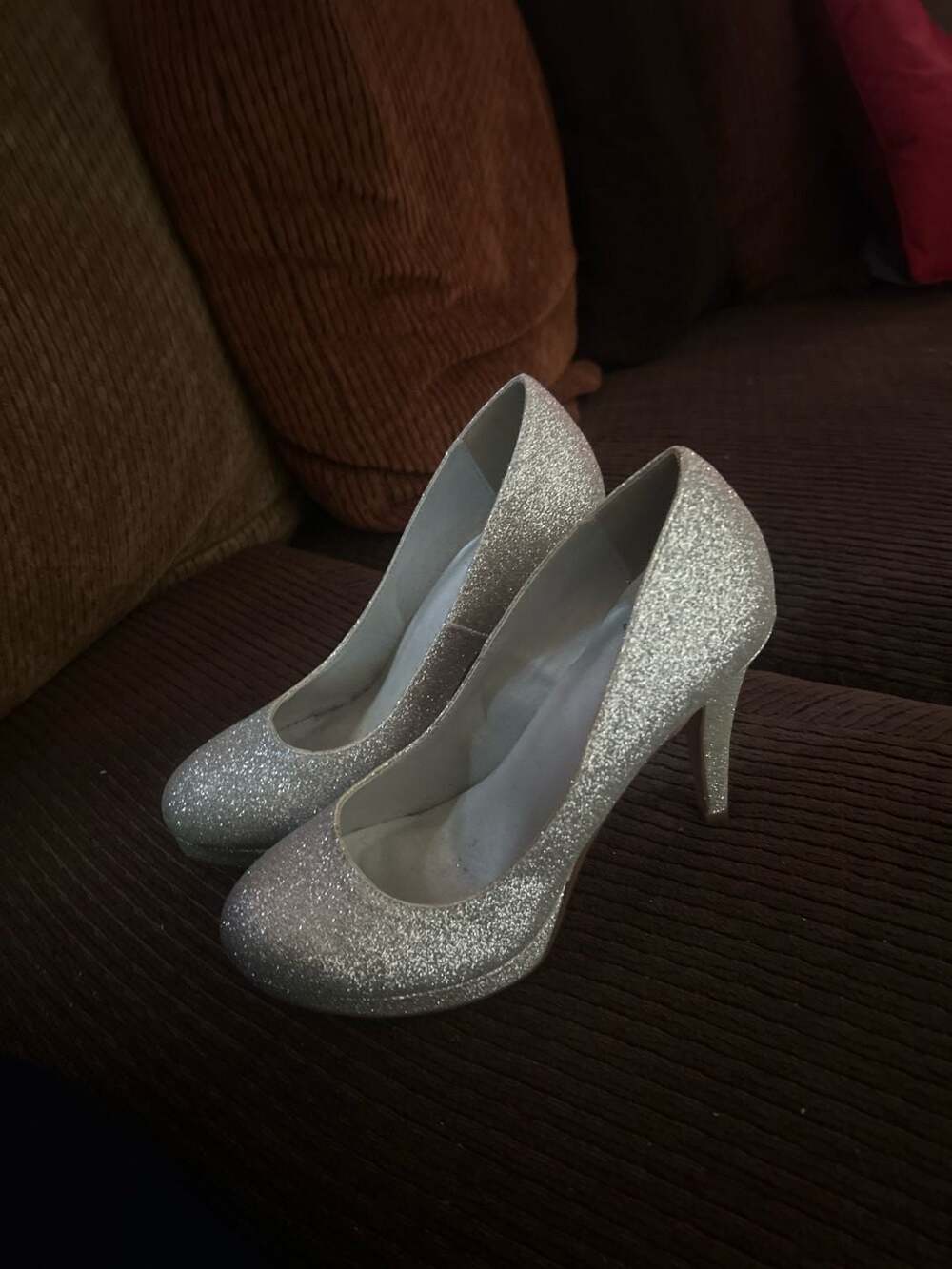 Delicious Eiffel Womens Silver Glitter Round Toe Stiletto Platform Pumps - Picture 3 of 4